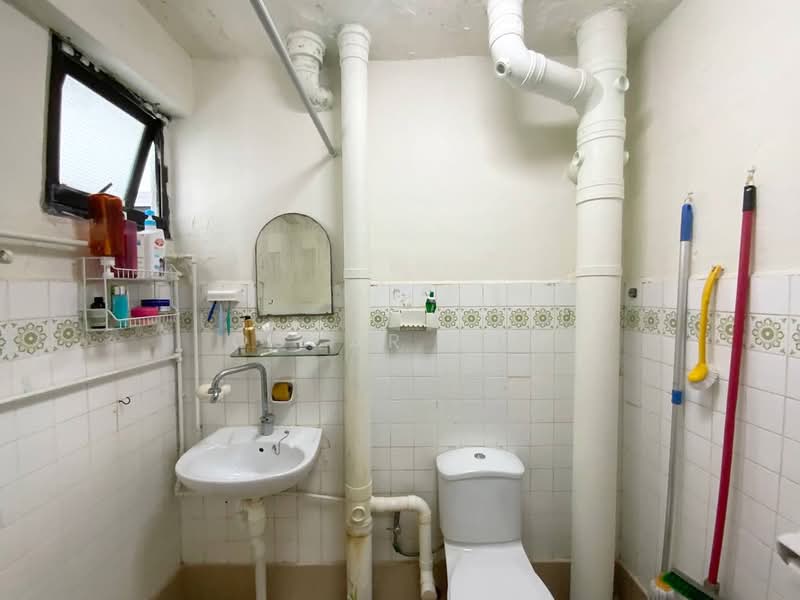 49 Telok Blangah Drive, 49 Telok Blangah Drive, 3 Bedrooms, 1,324 sqft, HDB Flat For Sale, by Oscar Toh, 500207076 - Bathroom - PropertyGuru.com.sg