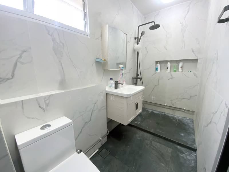 287 Choa Chu Kang Avenue 2, 287 Choa Chu Kang Avenue 2, 4 Bedrooms, 1,604 sqft, HDB Flat For Sale, by Oscar Toh, 500207080 - Bathroom - PropertyGuru.com.sg