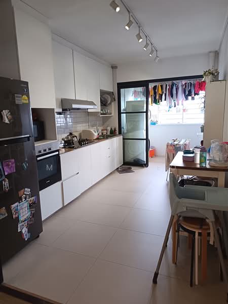 330 Clementi Avenue 2, 330 Clementi Avenue 2, 3 Bedrooms, 990 sqft, HDB Flat For Sale, by Molene Yeo, 500207084 - Kitchen - PropertyGuru.com.sg
