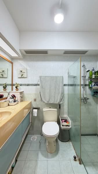 987D Jurong West Street 93, 987D Jurong West Street 93, 3 Bedrooms, 1,206 sqft, HDB Flat For Sale, by James Yeo, 500207085 - Bathroom - PropertyGuru.com.sg