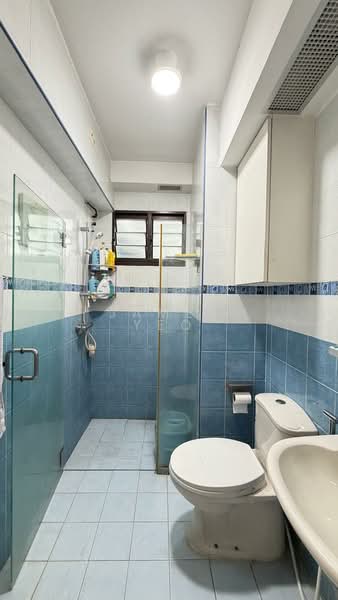 987D Jurong West Street 93, 987D Jurong West Street 93, 3 Bedrooms, 1,206 sqft, HDB Flat For Sale, by James Yeo, 500207085 - Bathroom - PropertyGuru.com.sg