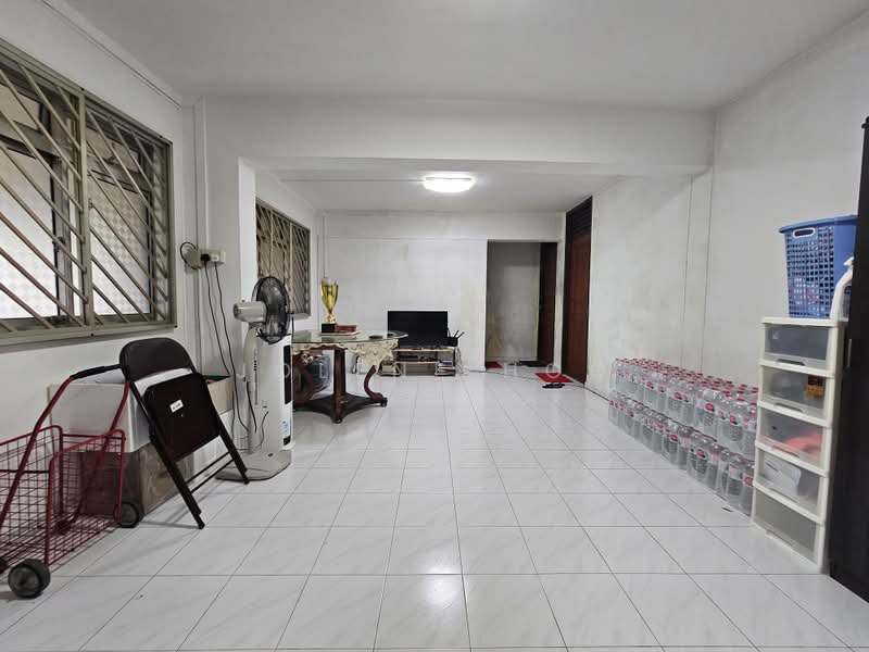 Blk 234 Yishun street 21, , 4 Bedrooms, 1,442 sqft, HDB Flat For Rent, by Jolene Hoo, 500207118 - Living Room - PropertyGuru.com.sg