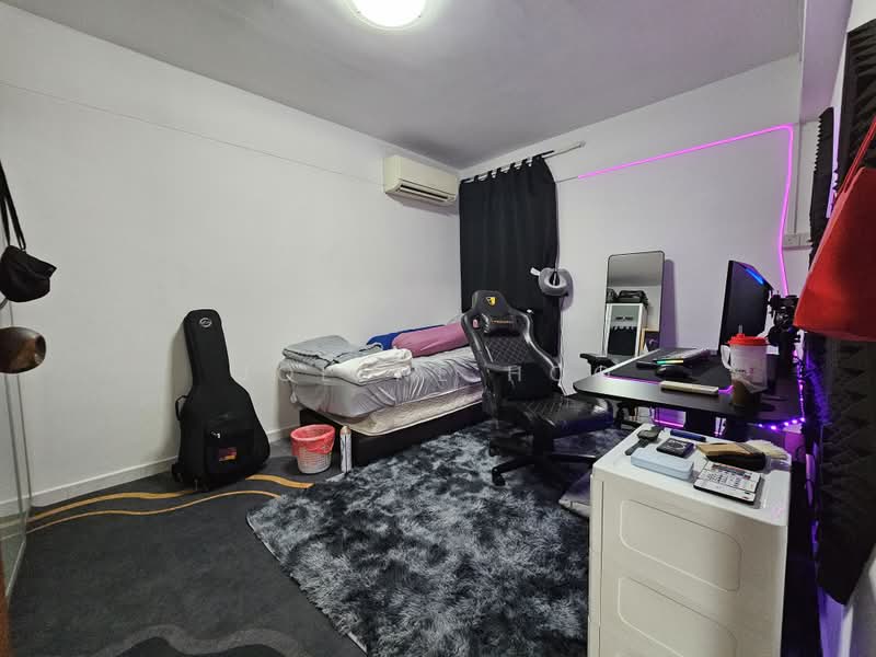 Blk 234 Yishun street 21, , 4 Bedrooms, 1,442 sqft, HDB Flat For Rent, by Jolene Hoo, 500207118 - Bedroom - PropertyGuru.com.sg