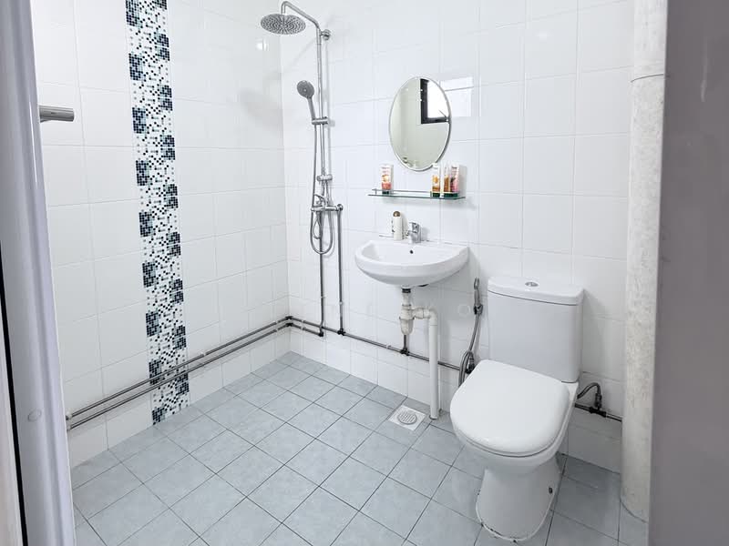 533 Hougang Avenue 6, 533 Hougang Avenue 6, 4 Bedrooms, 1,560 sqft, HDB Flat For Sale, by Jolene Koh, 500207127 - Bathroom - PropertyGuru.com.sg