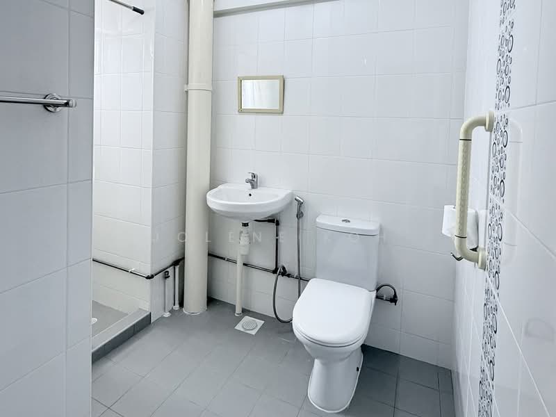 533 Hougang Avenue 6, 533 Hougang Avenue 6, 4 Bedrooms, 1,560 sqft, HDB Flat For Sale, by Jolene Koh, 500207127 - Bathroom - PropertyGuru.com.sg