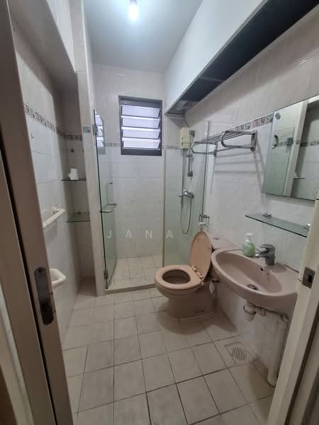 108C Mcnair Road, 108C Mcnair Road, 3 Bedrooms, 926 sqft, HDB Flat For Sale, by Jana ., 500207129 - Bathroom - PropertyGuru.com.sg