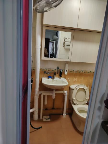 26 Teck Whye Lane, 26 Teck Whye Lane, 3 Bedrooms, 1,065 sqft, HDB Flat For Sale, by Mark Tan, 500207131 - Bathroom - PropertyGuru.com.sg