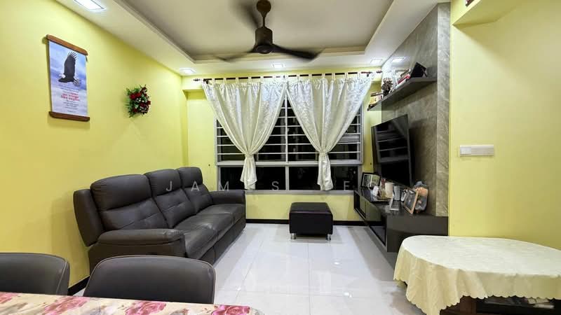 573A Woodlands Glen, 573A Woodlands Drive 16, 2 Bedrooms, 731 sqft, HDB Flat For Sale, by James Yeo, 500207158 - Living Room - PropertyGuru.com.sg