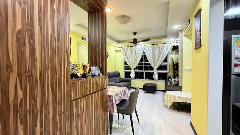 573A Woodlands Glen, 573A Woodlands Drive 16, 2 Bedrooms, 731 sqft, HDB Flat For Sale, by James Yeo, 500207158 - Living Room - PropertyGuru.com.sg