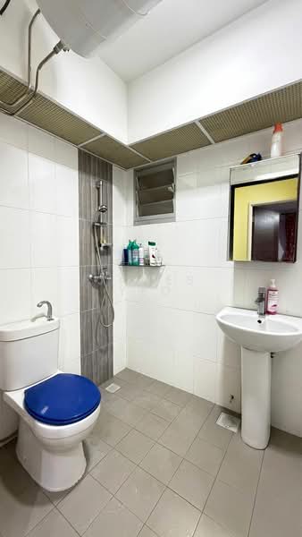 573A Woodlands Glen, 573A Woodlands Drive 16, 2 Bedrooms, 731 sqft, HDB Flat For Sale, by James Yeo, 500207158 - Bathroom - PropertyGuru.com.sg