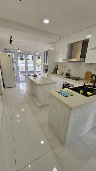 Lucky Height / Parbury, , 4 Bedrooms, 2,500 sqft, Corner Terrace For Rent, by Ritchie Li, 500207160 - Kitchen - PropertyGuru.com.sg