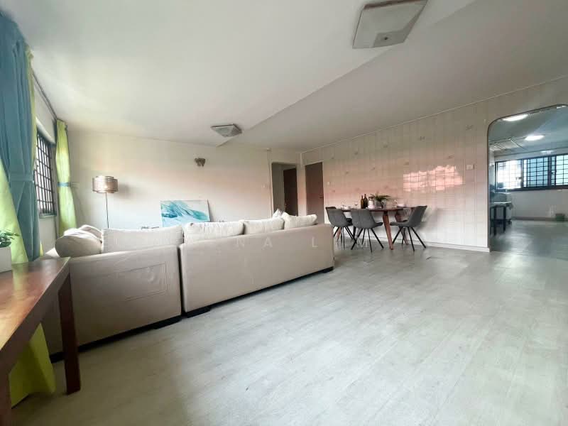 253 Yishun Ring Road, 253 Yishun Ring Road, 3 Bedrooms, 1,119 sqft, HDB Flat For Sale, by Yuna Lim, 500207167 - Living Room - PropertyGuru.com.sg
