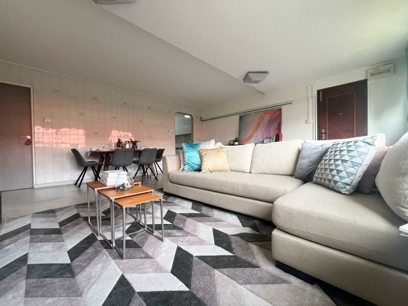 253 Yishun Ring Road, 253 Yishun Ring Road, 3 Bedrooms, 1,119 sqft, HDB Flat For Sale, by Yuna Lim, 500207167 - Living Room - PropertyGuru.com.sg