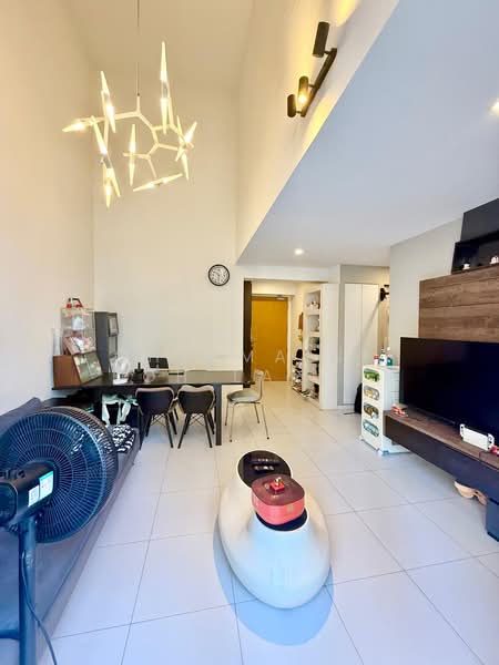 93 Dawson Road, 93 Dawson Road, 3 Bedrooms, 1,044 sqft, HDB Flat For Sale, by CHERMAINE Koh Lay Cheng, 500207175 - Living Room - PropertyGuru.com.sg