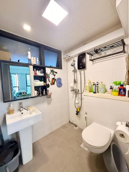 93 Dawson Road, 93 Dawson Road, 3 Bedrooms, 1,044 sqft, HDB Flat For Sale, by CHERMAINE Koh Lay Cheng, 500207175 - Bathroom - PropertyGuru.com.sg