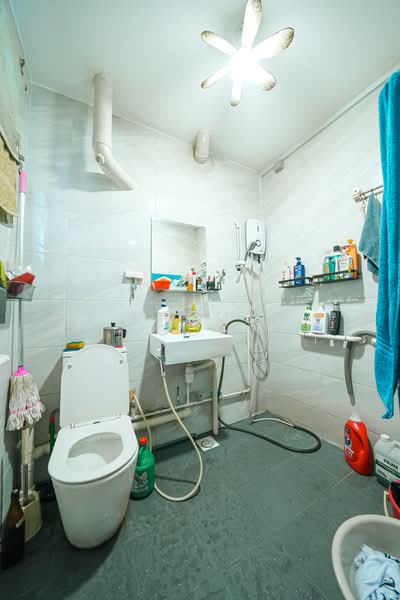 110 Teck Whye Lane, 110 Teck Whye Lane, 2 Bedrooms, 786 sqft, HDB Flat For Sale, by Aaron Goh, 500207176 - Bathroom - PropertyGuru.com.sg