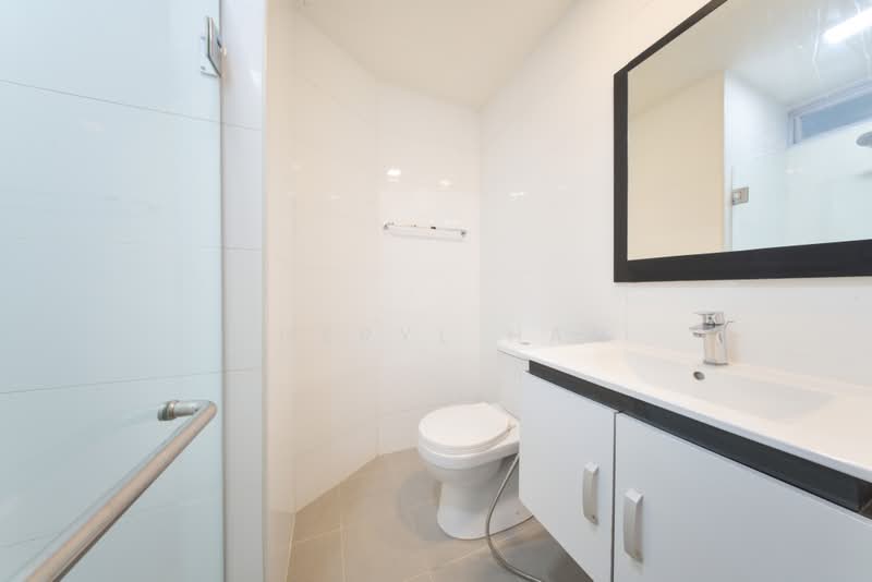 Shelford Mansions, 27 Shelford Road, 5 Bedrooms, 3,100 sqft, Apartment For Rent, by Sheryl Han, 500207185 - Bathroom 1 - PropertyGuru.com.sg