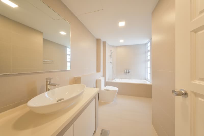 Shelford Mansions, 27 Shelford Road, 5 Bedrooms, 3,100 sqft, Apartment For Rent, by Sheryl Han, 500207185 - Master Bathroom - PropertyGuru.com.sg