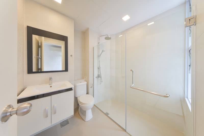 Shelford Mansions, 27 Shelford Road, 5 Bedrooms, 3,100 sqft, Apartment For Rent, by Sheryl Han, 500207185 - Bathroom 3 - PropertyGuru.com.sg