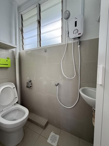 Cheap Bedroom near Sixth Ave MRT, Eng Neo Ave, Room Rental, 50 sqft, Apartment For Rent, by Alan Tsui 徐先生, 500207205 - Bathroom - PropertyGuru.com.sg
