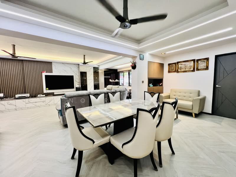 332 Tampines Street 32, 332 Tampines Street 32, 4 Bedrooms, 1,583 sqft, HDB Flat For Sale, by Noor Deen, 500207208 - Living Room - PropertyGuru.com.sg
