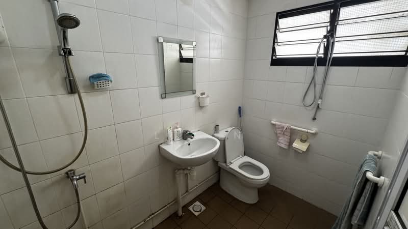 190 Bishan Street 13, 190 Bishan Street 13, 3 Bedrooms, 1,302 sqft, HDB Flat For Sale, by Li Lin, 500207210 - Bathroom - PropertyGuru.com.sg