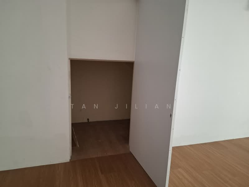 The Riverside Piazza, 11 Keng Cheow Street, 765 sqft, Other Retail For Rent, by Tan Jilian, 500207222 - Built-in Store Room - CommercialGuru.com.sg