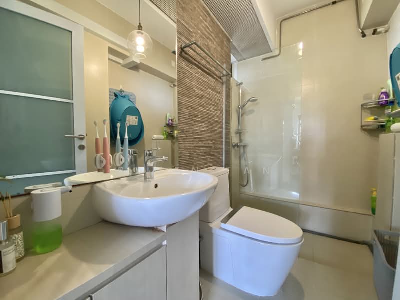 220A Bedok Central, 220A Bedok Central, 3 Bedrooms, 1,044 sqft, HDB Flat For Sale, by Baven Tan, 500207225 - Bathroom - PropertyGuru.com.sg