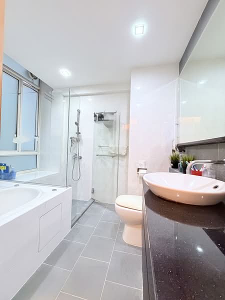 The Pearl @ Mount Faber, 9 Mount Faber Road, 3 Bedrooms, 1,819 sqft, Condominium For Sale, by Amy Goh, 500207236 - Master Bathroom - PropertyGuru.com.sg