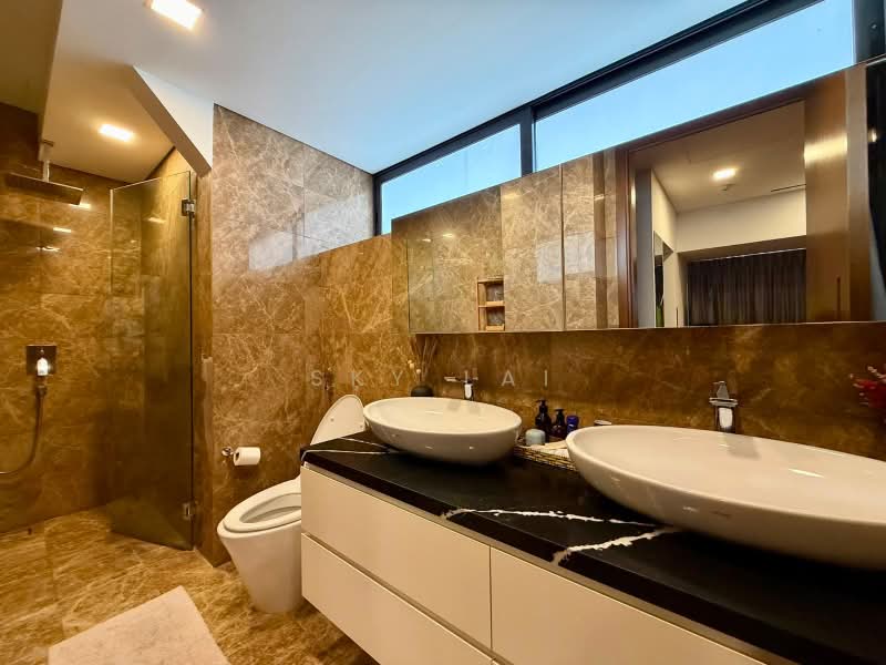 Dyson Road, Dyson road, 5 Bedrooms, 4,633 sqft, Semi-Detached House For Sale, by Sky Lai, 500207240 - Master Bathroom - PropertyGuru.com.sg