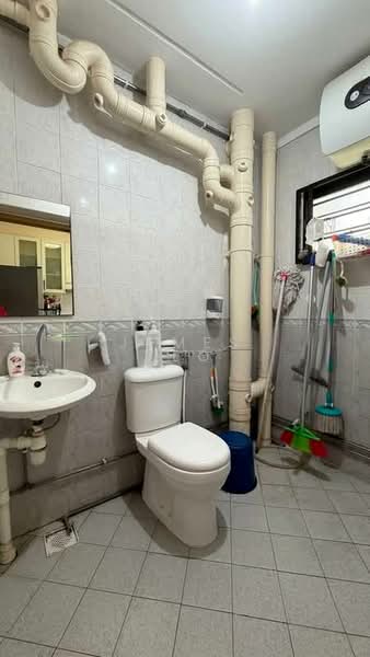 186C Rivervale Drive, 186C Rivervale Drive, 3 Bedrooms, 1,184 sqft, HDB Flat For Sale, by James Yeo, 500207266 - Bathroom - PropertyGuru.com.sg