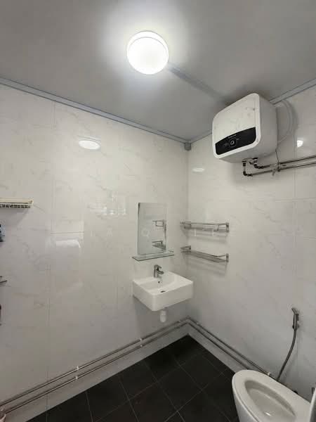 826 Woodlands Street 81, 826 Woodlands Street 81, 5 Bedrooms, 1,410 sqft, HDB Flat For Sale, by Jia Qi Lee, 500207267 - Bathroom - PropertyGuru.com.sg