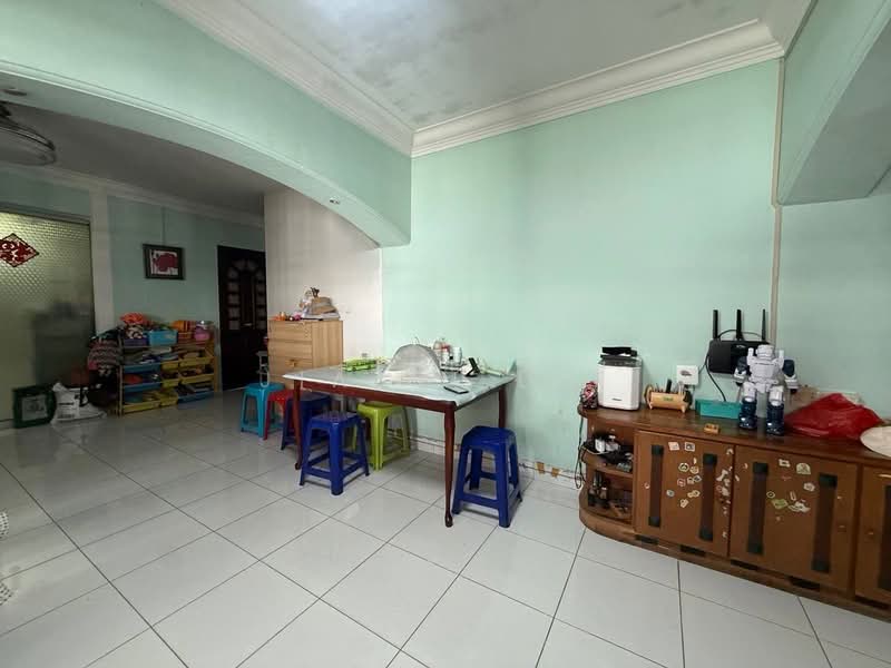 826 Woodlands Street 81, 826 Woodlands Street 81, 5 Bedrooms, 1,410 sqft, HDB Flat For Sale, by Jia Qi Lee, 500207267 - Living Room - PropertyGuru.com.sg