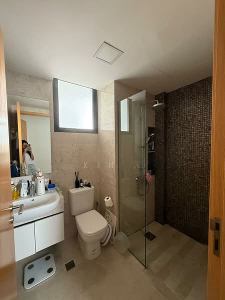 La Fiesta, 58 Sengkang Square, 2 Bedrooms, 753 sqft, Condominium For Rent, by Kin ,, 500207275 - Bathroom - PropertyGuru.com.sg