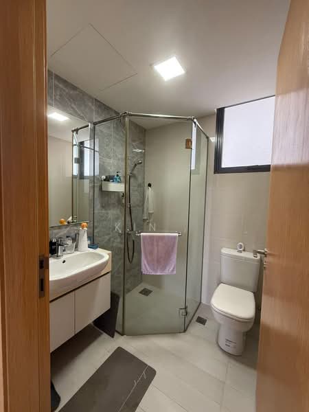 La Fiesta, 58 Sengkang Square, 2 Bedrooms, 753 sqft, Condominium For Rent, by Kin ,, 500207275 - Bathroom - PropertyGuru.com.sg