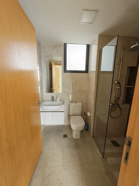 La Fiesta, 58 Sengkang Square, 2 Bedrooms, 753 sqft, Condominium For Rent, by Kin ,, 500207275 - Bathroom - PropertyGuru.com.sg