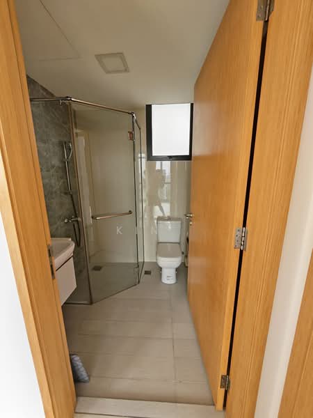 La Fiesta, 58 Sengkang Square, 2 Bedrooms, 753 sqft, Condominium For Rent, by Kin ,, 500207275 - Bathroom - PropertyGuru.com.sg