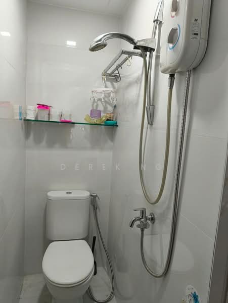 Compass Heights, 11 Sengkang Square, 3 Bedrooms, 1,335 sqft, Condominium For Sale, by DereK Ng, 500207277 - Bathroom - PropertyGuru.com.sg
