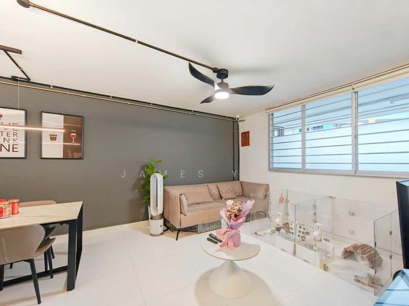 239 Serangoon Avenue 2, 239 Serangoon Avenue 2, 3 Bedrooms, 904 sqft, HDB Flat For Sale, by James Yeo, 500207293 - Living Room - PropertyGuru.com.sg