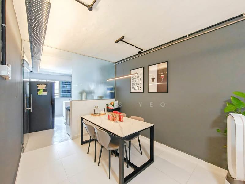 239 Serangoon Avenue 2, 239 Serangoon Avenue 2, 3 Bedrooms, 904 sqft, HDB Flat For Sale, by James Yeo, 500207293 - Dining Room - PropertyGuru.com.sg