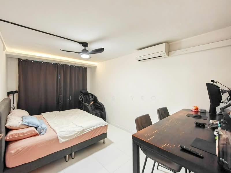 239 Serangoon Avenue 2, 239 Serangoon Avenue 2, 3 Bedrooms, 904 sqft, HDB Flat For Sale, by James Yeo, 500207293 - Bedroom - PropertyGuru.com.sg