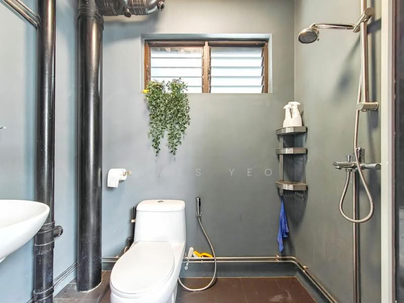 239 Serangoon Avenue 2, 239 Serangoon Avenue 2, 3 Bedrooms, 904 sqft, HDB Flat For Sale, by James Yeo, 500207293 - Bathroom - PropertyGuru.com.sg