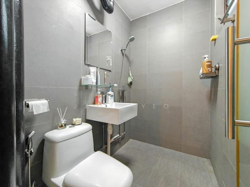 239 Serangoon Avenue 2, 239 Serangoon Avenue 2, 3 Bedrooms, 904 sqft, HDB Flat For Sale, by James Yeo, 500207293 - Bathroom - PropertyGuru.com.sg