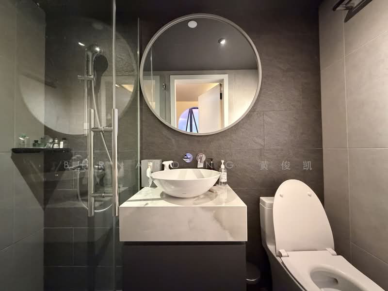 The Central, 6 Eu Tong Sen Street, 614 sqft, Office For Sale, by Bernard Ng 黄俊凯, 500207294 - Bathroom - CommercialGuru.com.sg