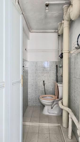 45 Circuit Road, 45 Circuit Road, 2 Bedrooms, 560 sqft, HDB Flat For Rent, by Lee Chee Khiang (CK), 500207311 - Bathroom - PropertyGuru.com.sg