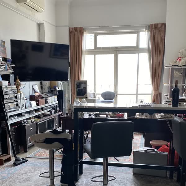 Cavendish Park, 18 Pine Grove, 2 Bedrooms, 958 sqft, Condominium For Sale, by Arlene Lua, 500207313 - Living Room - PropertyGuru.com.sg