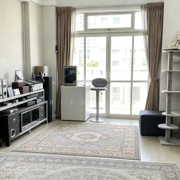 Cavendish Park, 18 Pine Grove, Clementi Park / Upper Bukit Timah, 2 Bedrooms, 958 sqft, Condominium For Sale, by Arlene Lua, 500207313 - Living Room - PropertyGuru.com.sg