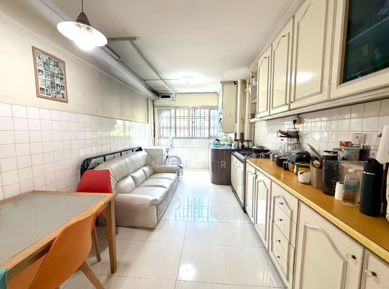 180 Ang Mo Kio Avenue 5, 180 Ang Mo Kio Avenue 5, 2 Bedrooms, 731 sqft, HDB Flat For Sale, by Irfan Farihin, 500207316 - Kitchen - PropertyGuru.com.sg