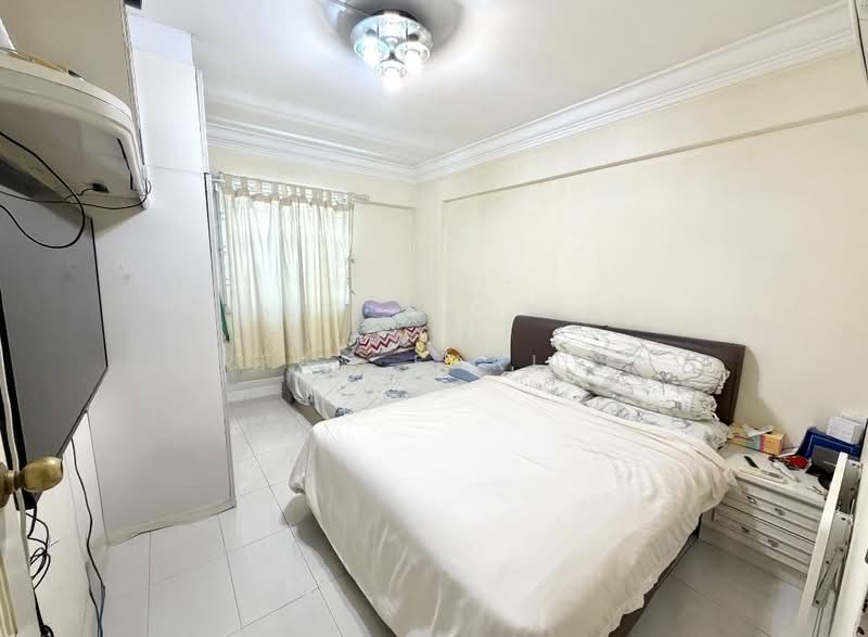 180 Ang Mo Kio Avenue 5, 180 Ang Mo Kio Avenue 5, 2 Bedrooms, 731 sqft, HDB Flat For Sale, by Irfan Farihin, 500207316 - Bedroom - PropertyGuru.com.sg