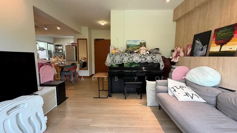 70A Telok Blangah Heights, 70A Telok Blangah Heights, 3 Bedrooms, 1,001 sqft, HDB Flat For Sale, by James Yeo, 500207322 - Living Room - PropertyGuru.com.sg